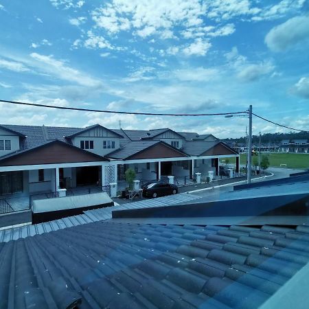 Lynn Homestay Seri Iskandar Exterior foto